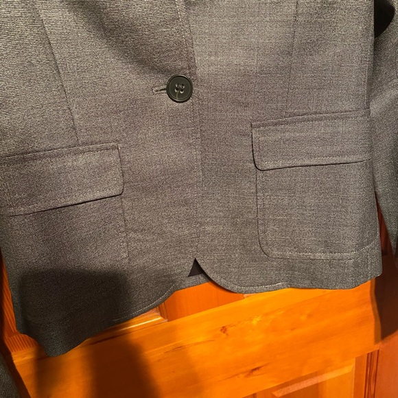 *Like New* THEORY Stretch Wool Suit - Picture 2 of 6